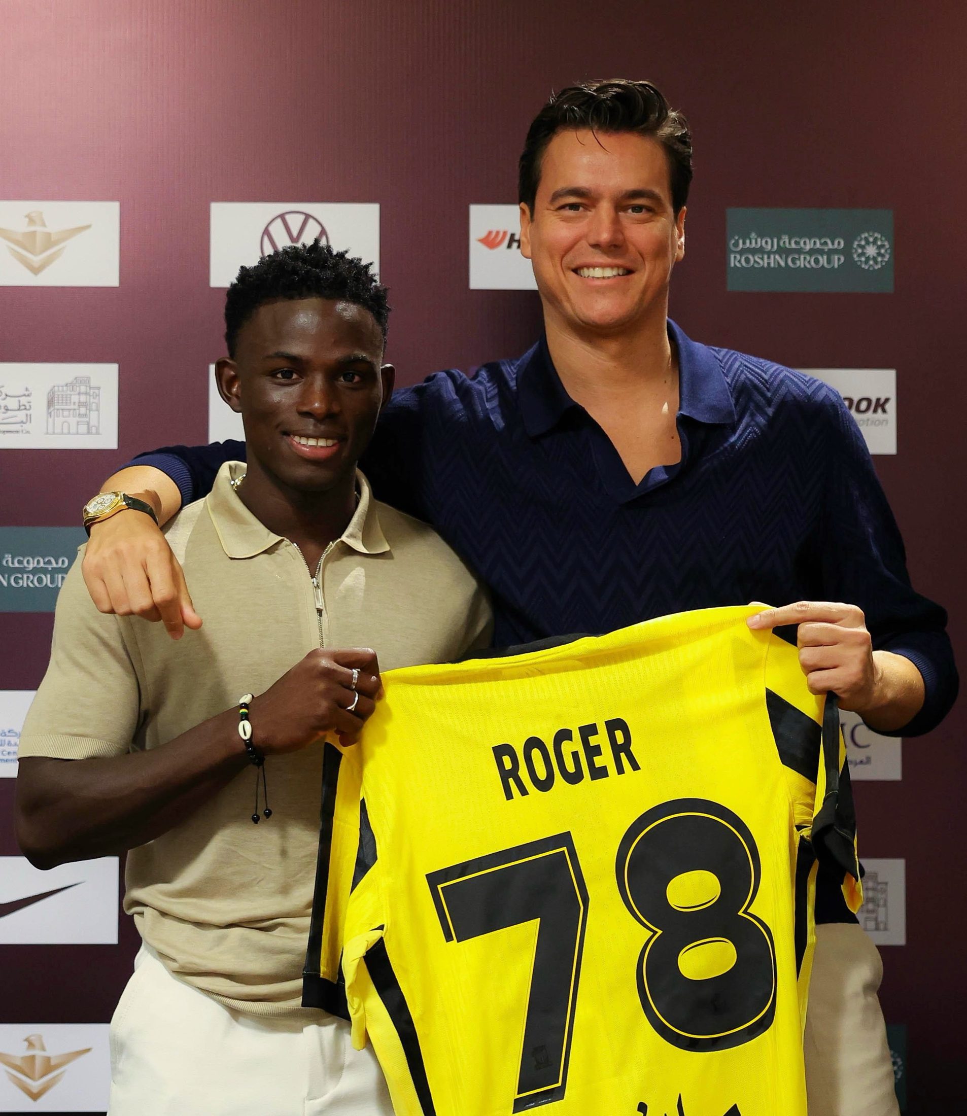 Roger Fernandes signing with Al-Ittihad