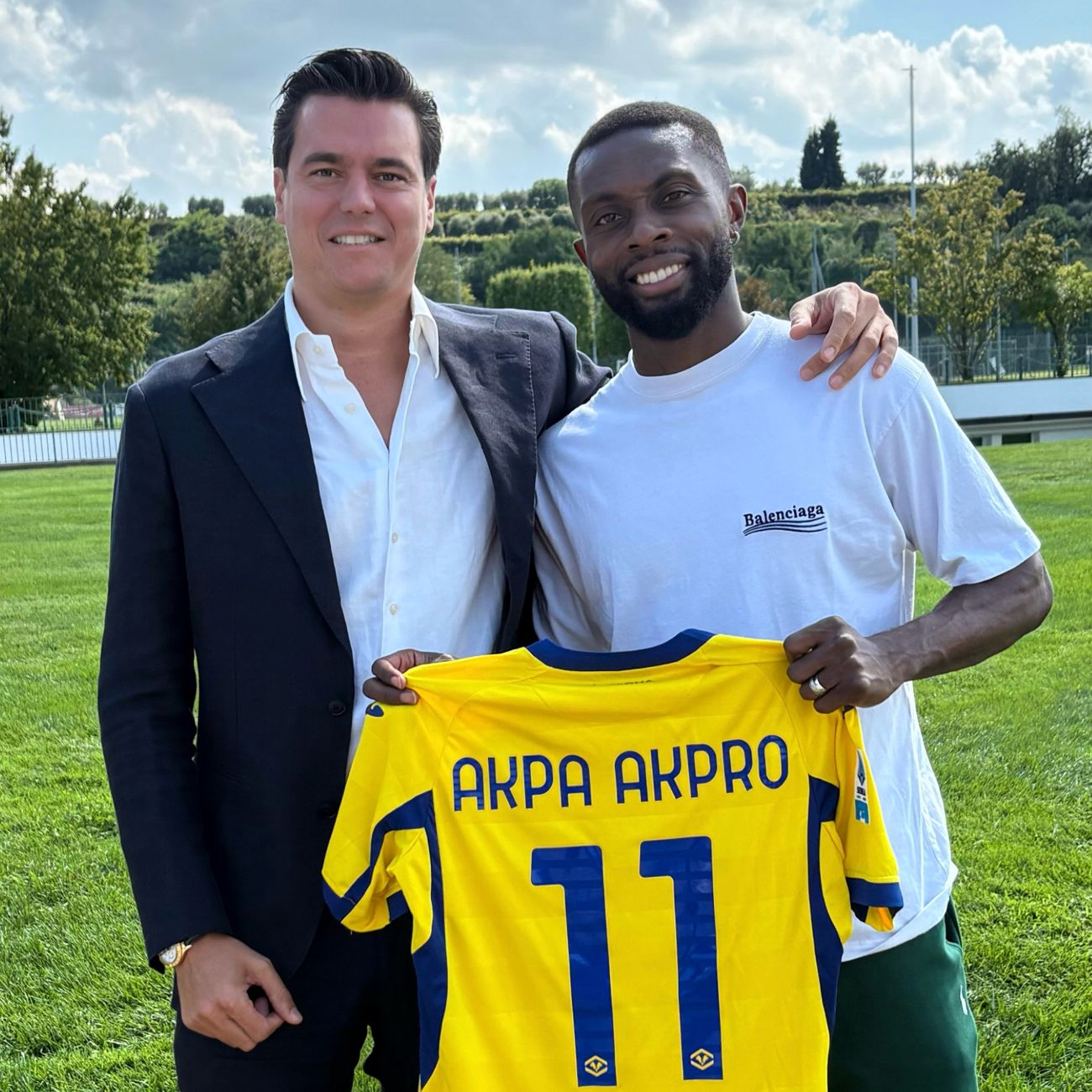 Akpa Akpro signing with Hellas Verona