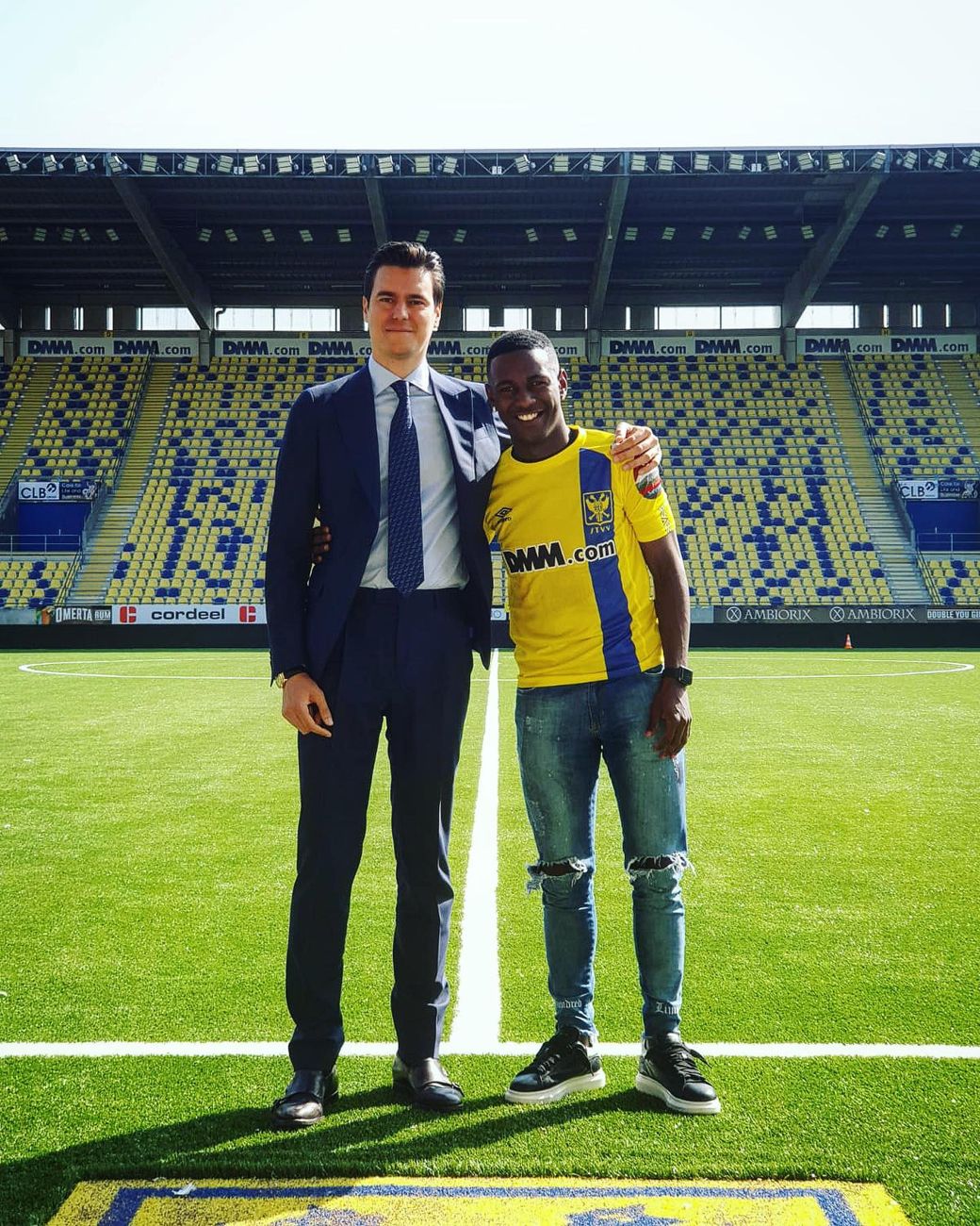 Lucas signing with Sint-Truiden