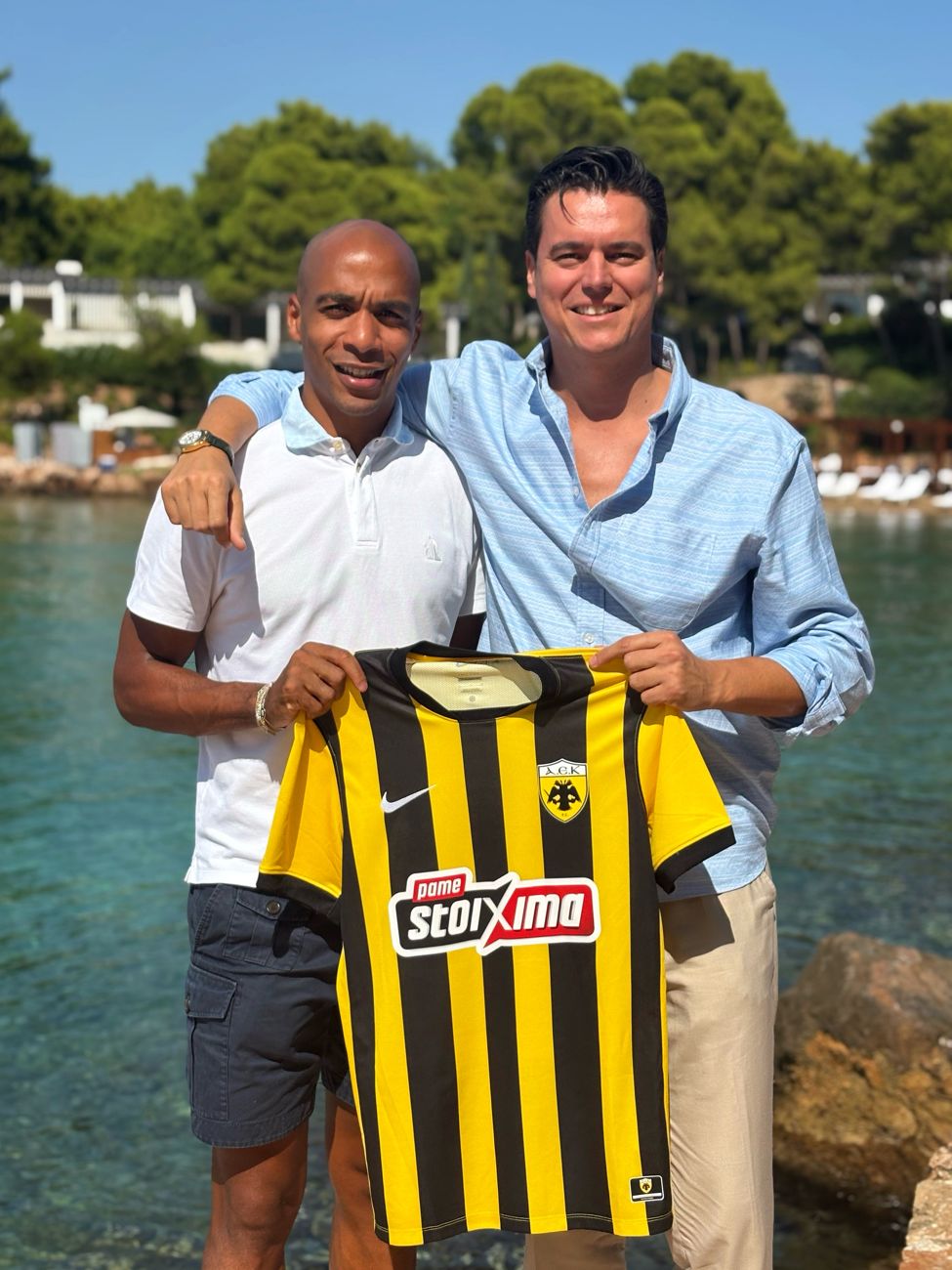 João Mário signing with AEK Athens