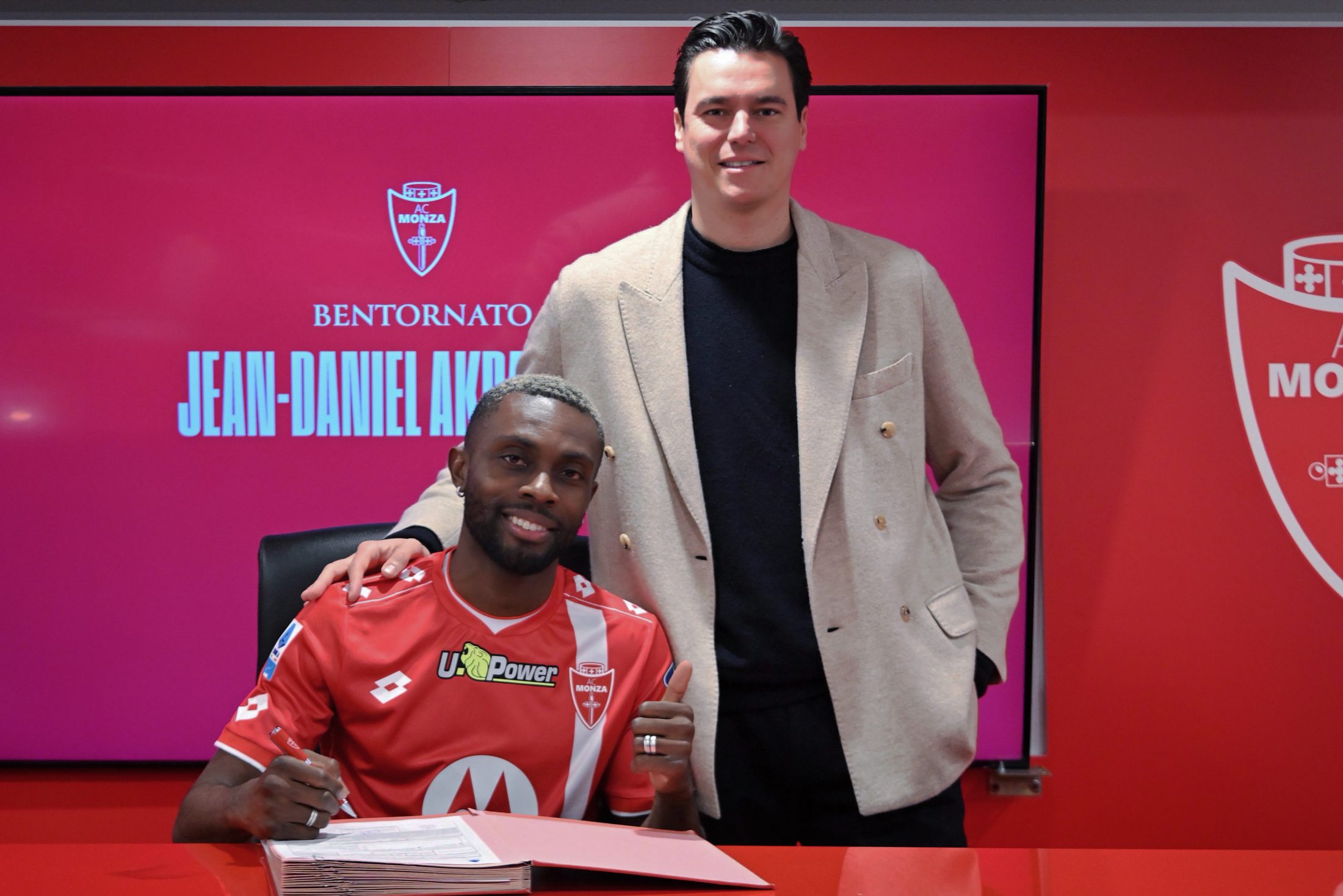 Akpa Akpro signing with AC Monza